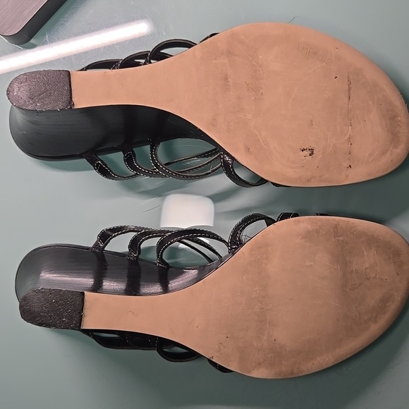 Nicole Padlock Black Leather Strappy Wedge Sandals. Size 9 - Picture 5 of 9